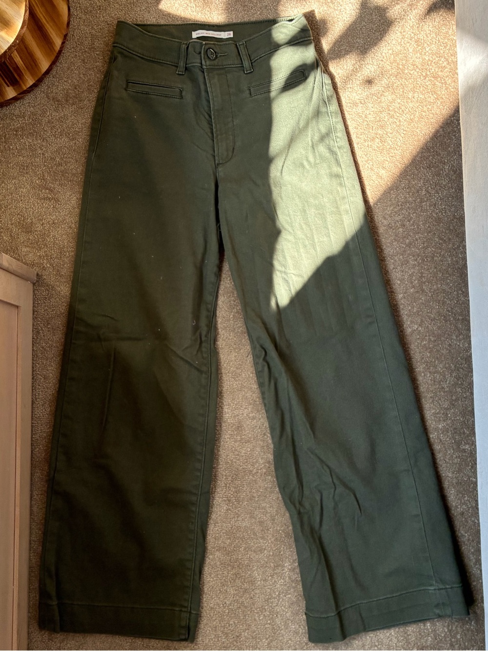 Levi's Women's Olive Green Ribcage Wide-Leg Crop Jeans